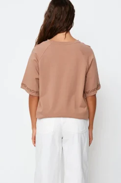 Apero Tops|Logo Sleeve Box Cut Tee - Mocha