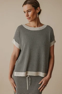 Talamaya Tops|Lattice Short Sleeve Pullover - Washed Black & Soft Gold